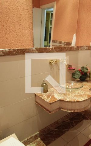 Casa para alugar com 370m², 5 quartos e 4 vagasLavabo