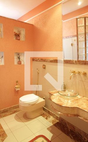 Casa para alugar com 370m², 5 quartos e 4 vagasLavabo