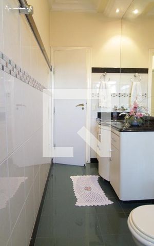 Casa para alugar com 370m², 5 quartos e 4 vagasBanheiro Social