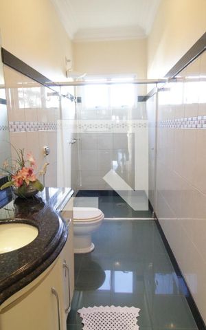 Casa para alugar com 370m², 5 quartos e 4 vagasBanheiro Social