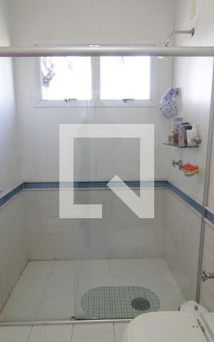 Casa para alugar com 370m², 5 quartos e 4 vagasBanheiro da Suíte 1