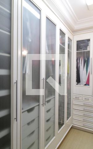 Casa para alugar com 370m², 5 quartos e 4 vagasCloset da suíte 1