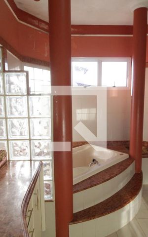 Casa para alugar com 370m², 5 quartos e 4 vagasBanheiro da Suíte 2