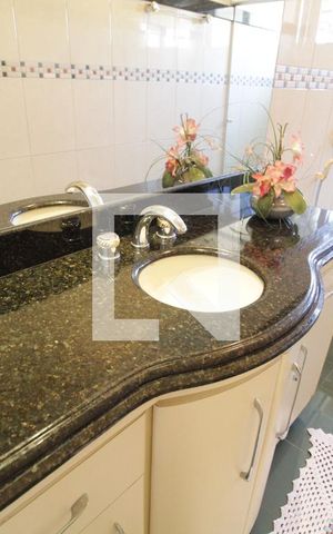 Casa para alugar com 370m², 5 quartos e 4 vagasBanheiro Social