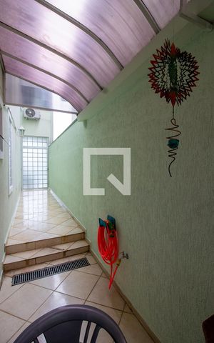 Casa à venda com 257m², 3 quartos e 3 vagas Casa à venda com 257m², 3 quartos e 3 vagasCorredor Externo