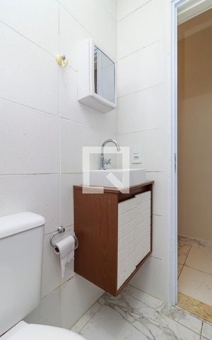 Casa para alugar com 48m², 1 quarto e sem vaga Casa para alugar com 48m², 1 quarto e sem vagaBanheiro