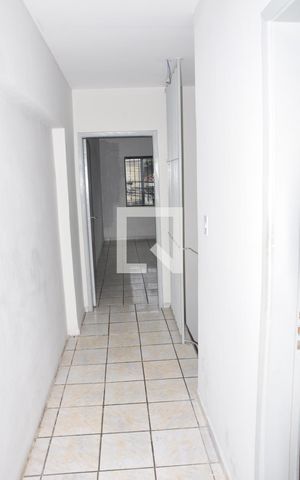 Casa à venda com 90m², 2 quartos e 1 vaga Casa à venda com 90m², 2 quartos e 1 vagaCorredor