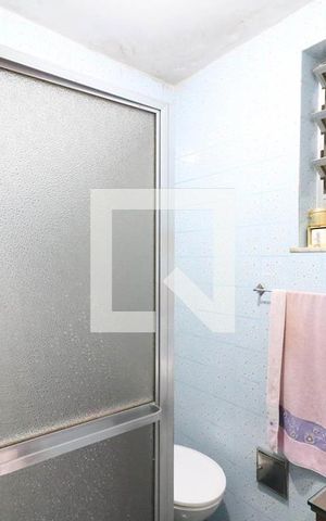 Casa à venda com 45m², 2 quartos e 1 vaga Casa à venda com 45m², 2 quartos e 1 vagaBanheiro