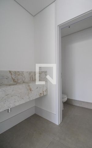 Apartamento à venda com 316m², 4 quartos e 4 vagas Apartamento à venda com 316m², 4 quartos e 4 vagasBanheiro