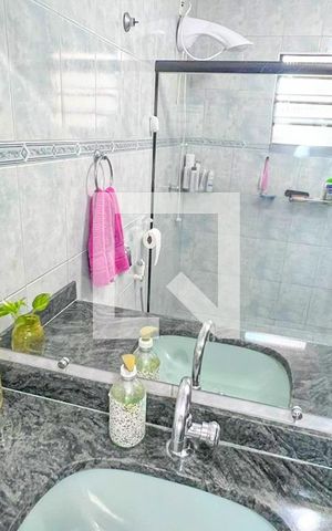 Casa à venda com 190m², 3 quartos e 2 vagas Casa à venda com 190m², 3 quartos e 2 vagasBanheiro