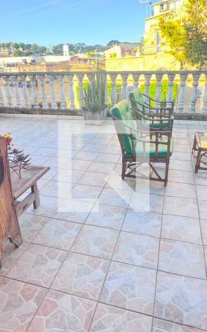 Casa à venda com 190m², 3 quartos e 2 vagas Casa à venda com 190m², 3 quartos e 2 vagasVaranda