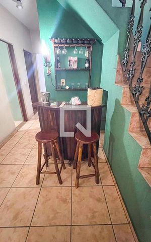 Casa à venda com 190m², 3 quartos e 2 vagas Casa à venda com 190m², 3 quartos e 2 vagasSala