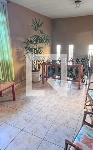 Casa à venda com 190m², 3 quartos e 2 vagas Casa à venda com 190m², 3 quartos e 2 vagasSala