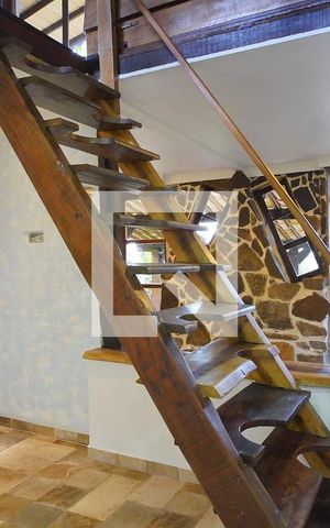 Casa para alugar com 180m², 4 quartos e 1 vagaEscada para andar 2, dormitórios