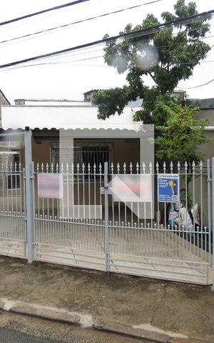 Casa à venda com 140m², 4 quartos e 2 vagasFachada