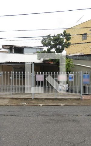 Casa à venda com 140m², 4 quartos e 2 vagasFachada