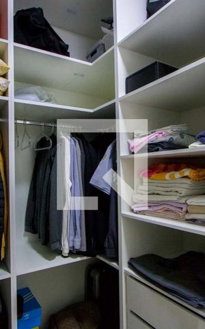 Casa à venda com 160m², 3 quartos e 2 vagas Casa à venda com 160m², 3 quartos e 2 vagasCloset do quarto 1
