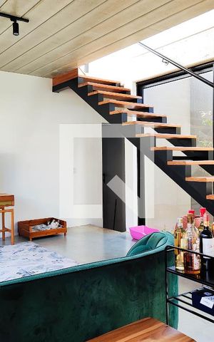 Casa à venda com 160m², 3 quartos e 2 vagas Casa à venda com 160m², 3 quartos e 2 vagasSala