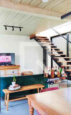 Casa à venda com 160m², 3 quartos e 2 vagas Casa à venda com 160m², 3 quartos e 2 vagasSala