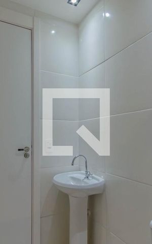 Apartamento à venda com 35m², 2 quartos e sem vaga Apartamento à venda com 35m², 2 quartos e sem vagaBanheiro