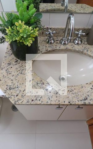 Apartamento à venda com 54m², 2 quartos e 1 vagaDetalhe do banheiro