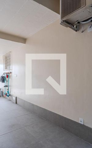 Casa à venda com 230m², 4 quartos e 4 vagas Casa à venda com 230m², 4 quartos e 4 vagasGaragem