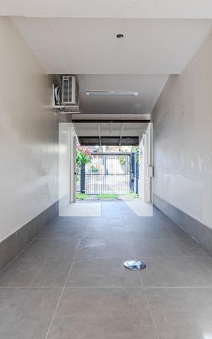 Casa à venda com 230m², 4 quartos e 4 vagas Casa à venda com 230m², 4 quartos e 4 vagasGaragem
