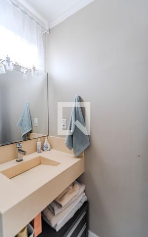 Casa à venda com 230m², 4 quartos e 4 vagas Casa à venda com 230m², 4 quartos e 4 vagasSuíte