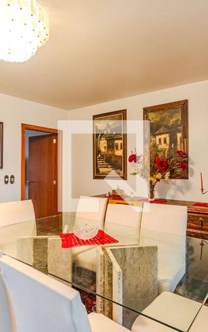 Casa à venda com 230m², 4 quartos e 4 vagas Casa à venda com 230m², 4 quartos e 4 vagasSala