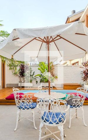 Casa à venda com 230m², 4 quartos e 4 vagas Casa à venda com 230m², 4 quartos e 4 vagasÁrea externa