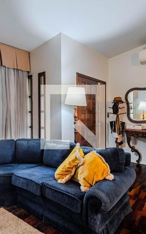 Casa à venda com 230m², 4 quartos e 4 vagas Casa à venda com 230m², 4 quartos e 4 vagasSala