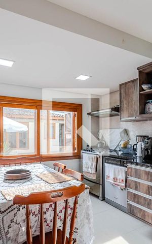 Casa à venda com 230m², 4 quartos e 4 vagas Casa à venda com 230m², 4 quartos e 4 vagasCozinha