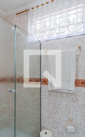 Casa à venda com 230m², 4 quartos e 4 vagas Casa à venda com 230m², 4 quartos e 4 vagasBanheiro