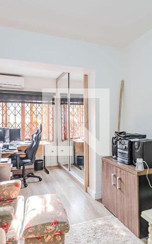 Casa à venda com 230m², 4 quartos e 4 vagas Casa à venda com 230m², 4 quartos e 4 vagasQuarto 1