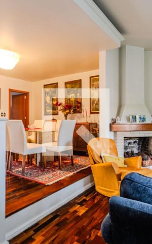 Casa à venda com 230m², 4 quartos e 4 vagas Casa à venda com 230m², 4 quartos e 4 vagasSala