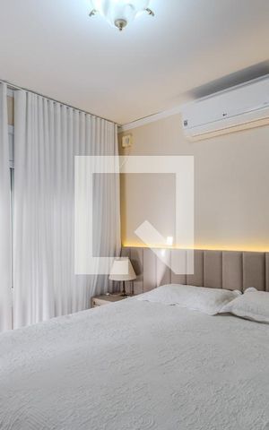 Casa à venda com 230m², 4 quartos e 4 vagas Casa à venda com 230m², 4 quartos e 4 vagasSuíte