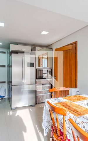 Casa à venda com 230m², 4 quartos e 4 vagas Casa à venda com 230m², 4 quartos e 4 vagasCozinha