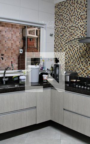 Casa à venda com 150m², 3 quartos e 2 vagasCozinha
