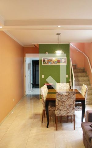 Casa à venda com 150m², 3 quartos e 2 vagasSala
