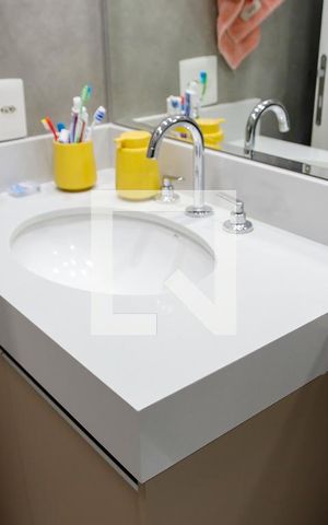Apartamento à venda com 76m², 2 quartos e 1 vaga Apartamento à venda com 76m², 2 quartos e 1 vagaBanheiro da Suíte 2
