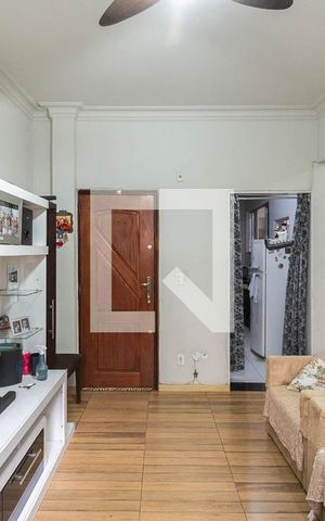 Apartamento à venda com 80m², 2 quartos e sem vagaSala
