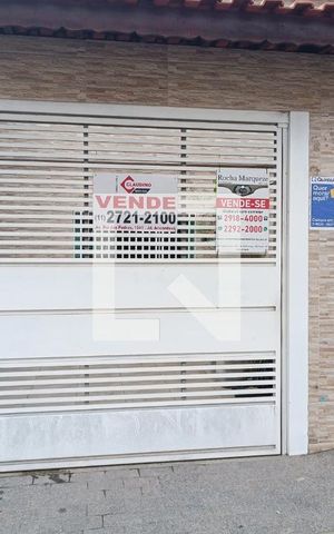 Casa à venda com 200m², 2 quartos e 3 vagas Casa à venda com 200m², 2 quartos e 3 vagasFachada