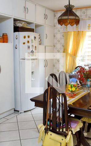 Casa à venda com 260m², 3 quartos e sem vaga Casa à venda com 260m², 3 quartos e sem vagaCozinha