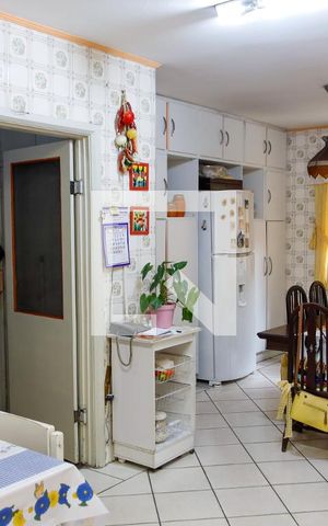 Casa à venda com 260m², 3 quartos e sem vaga Casa à venda com 260m², 3 quartos e sem vagaCozinha