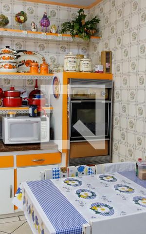 Casa à venda com 260m², 3 quartos e sem vaga Casa à venda com 260m², 3 quartos e sem vagaCozinha