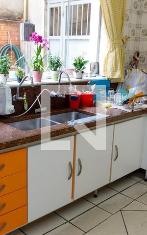 Casa à venda com 260m², 3 quartos e sem vaga Casa à venda com 260m², 3 quartos e sem vagaCozinha