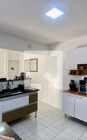 Casa à venda com 346m², 3 quartos e 4 vagas Casa à venda com 346m², 3 quartos e 4 vagasCozinha