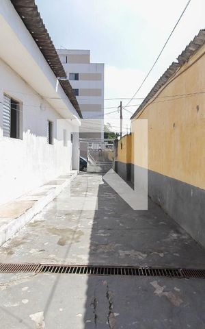Casa à venda com 158m², 2 quartos e 4 vagasGaragem - Quintal