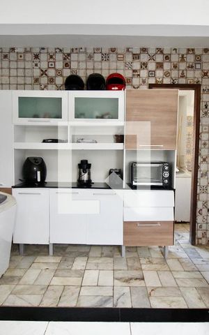 Apartamento para alugar com 80m², 3 quartos e sem vaga Apartamento para alugar com 80m², 3 quartos e sem vagaCozinha e Área de Serviço