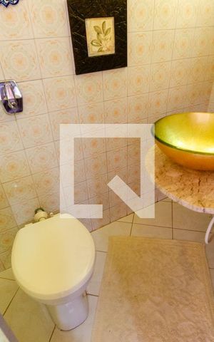 Casa à venda com 339m², 3 quartos e 4 vagas Casa à venda com 339m², 3 quartos e 4 vagasLavabo